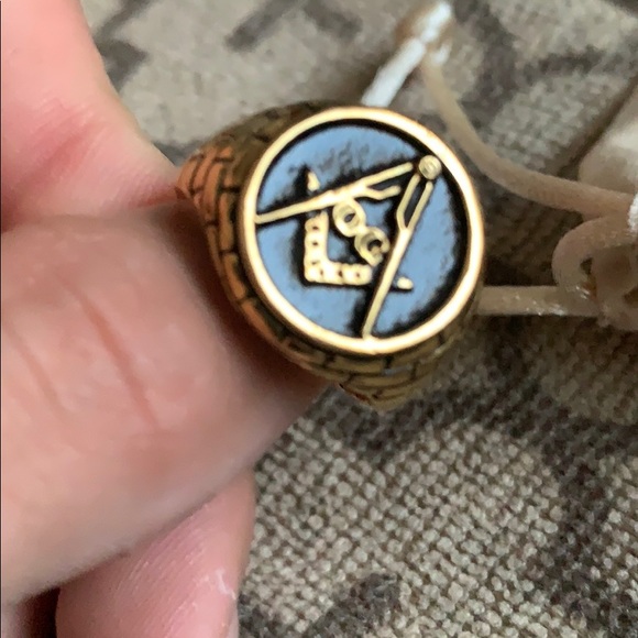 Men’s Gold ring - Picture 1 of 3